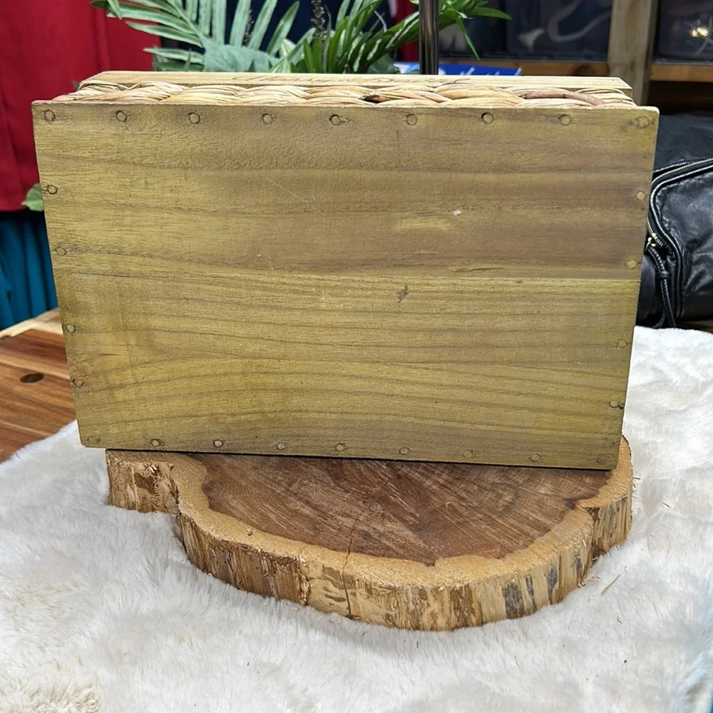 Harry &‎ David woven and wooden basket